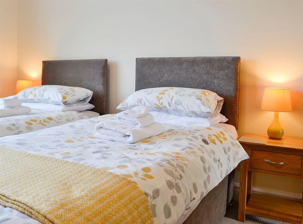 Cosy twin bedroom at Zonnebloem in Brymbo, near Wrexham, Clwyd