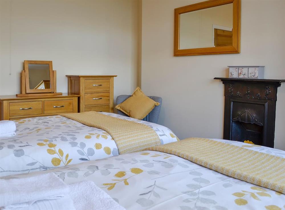 Lovely attractive twin bedded room at Zonnebloem in Brymbo, near Wrexham, Clwyd
